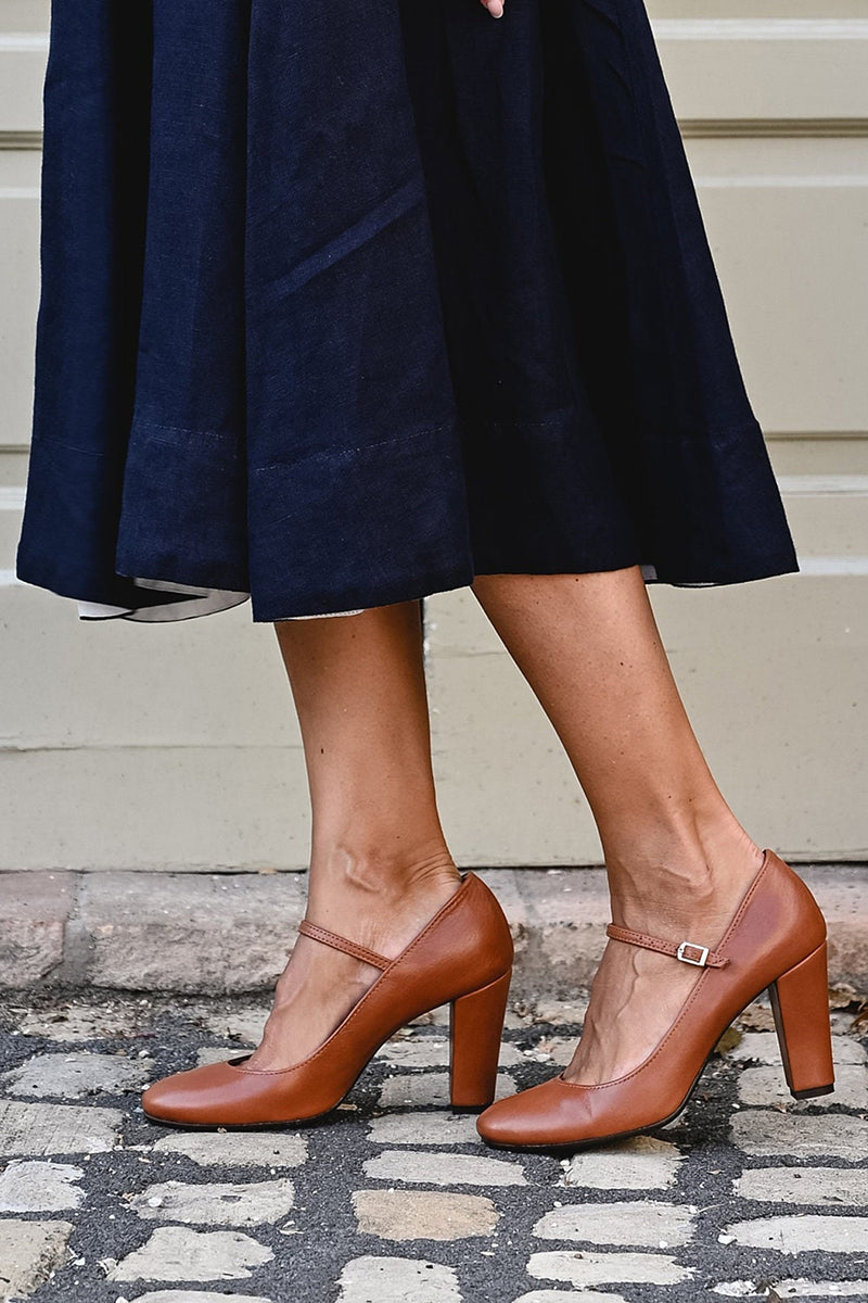 Bravina | Chic-strap sandals on a low heel – elegant and comfortable for everyday wear