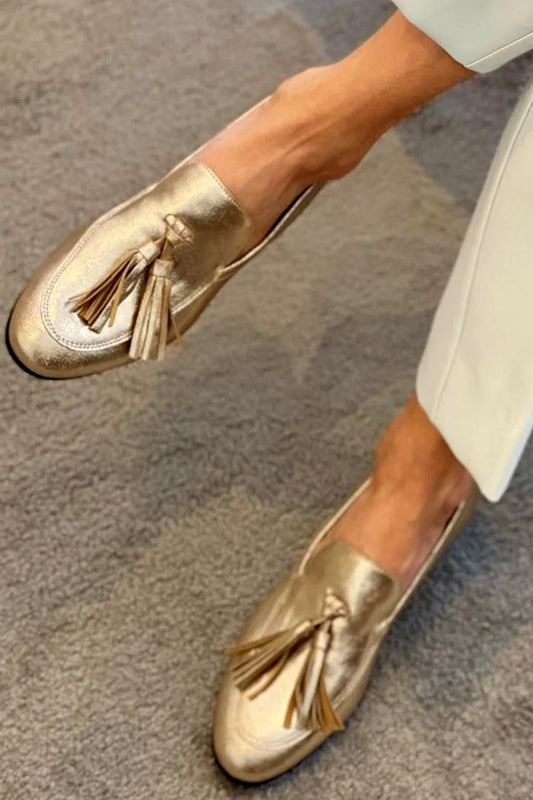 Beatrice | Gold-tone moccasins with a metallic finish and sparkling tassels