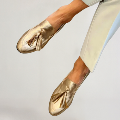 Beatrice | Gold-tone moccasins with a metallic finish and sparkling tassels