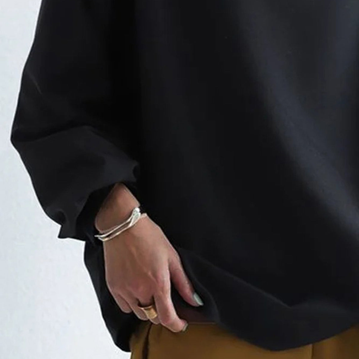 Lola - Elegant Sweater