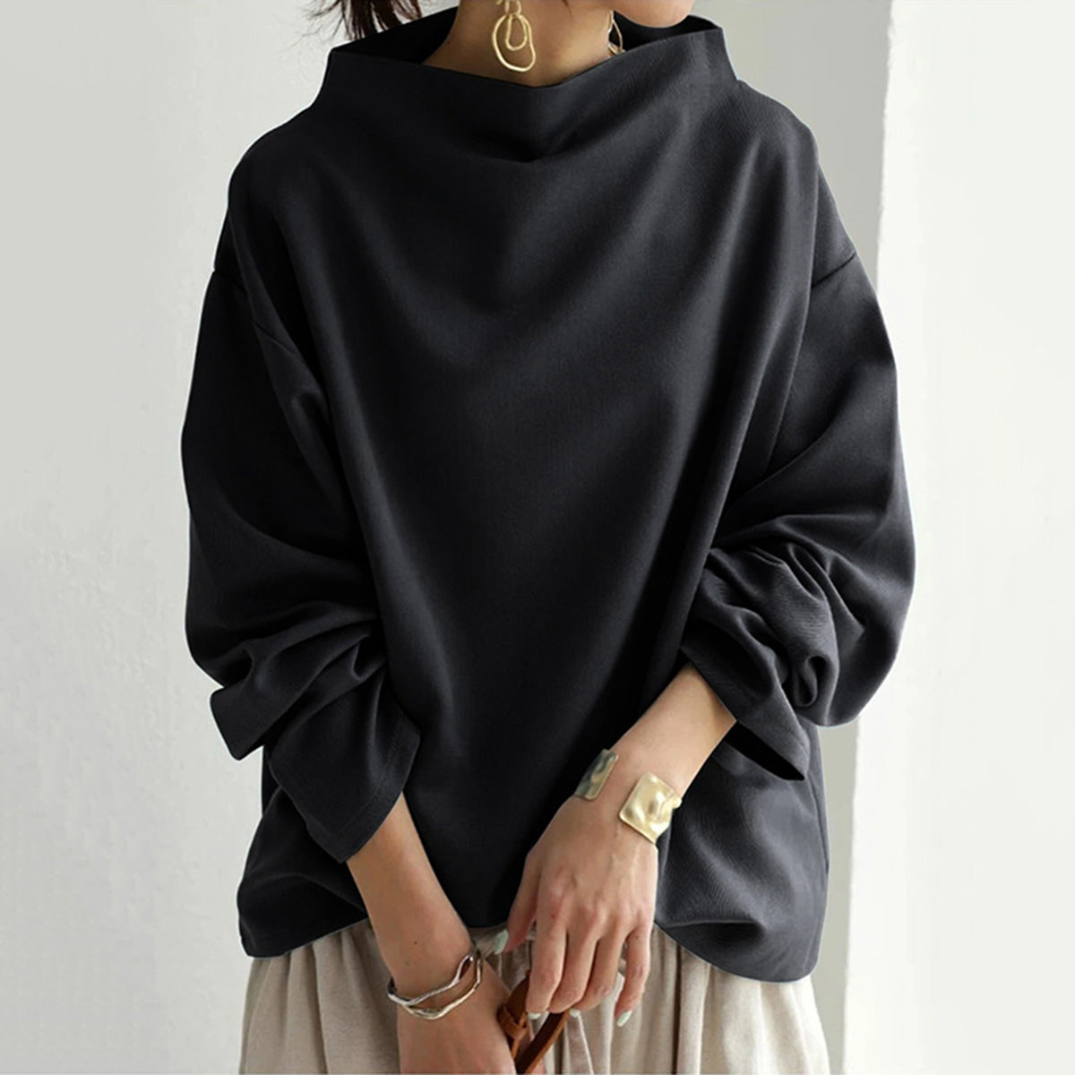 Lola - Elegant Sweater