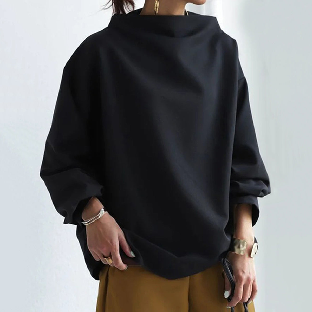 Lola - Elegant Sweater